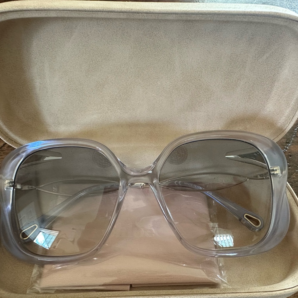 Chloé Sunglasses - Picture 2 of 11